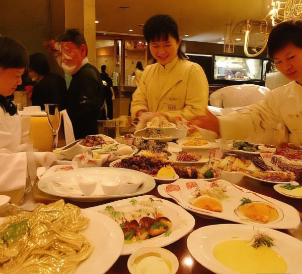 舌尖上的盛宴，服务中的温度，金胜大酒店洪石路店金丰餐饮服务全解析