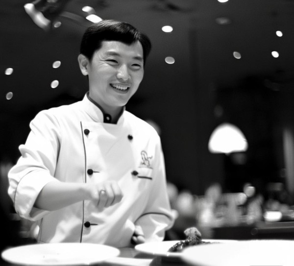 金登豪源大酒店餐饮部服务员,用微笑与匠心传递舌尖上的温暖 金登豪源大酒店餐饮部服务员,用微笑与匠心传递舌尖上的温暖